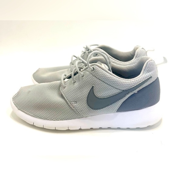 Nike Roshe One (GS) Wolf Grey White Youth Size 6Y 599728-028 Running - Picture 4 of 9